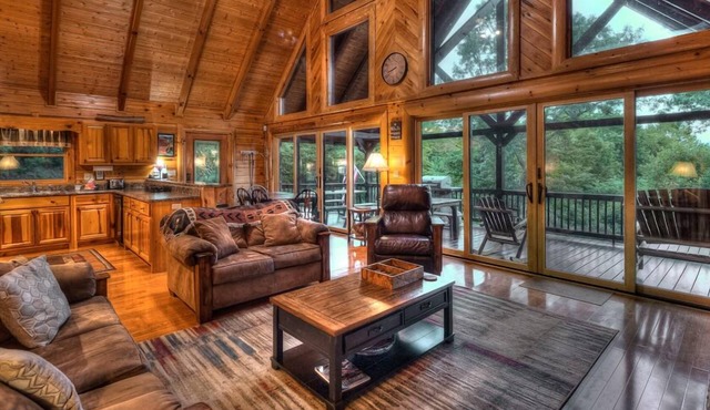 Bearway to Heaven- Pet Friendly - 5 BDR~ Aska Adventure Area~Hot Tub~Fire Pit