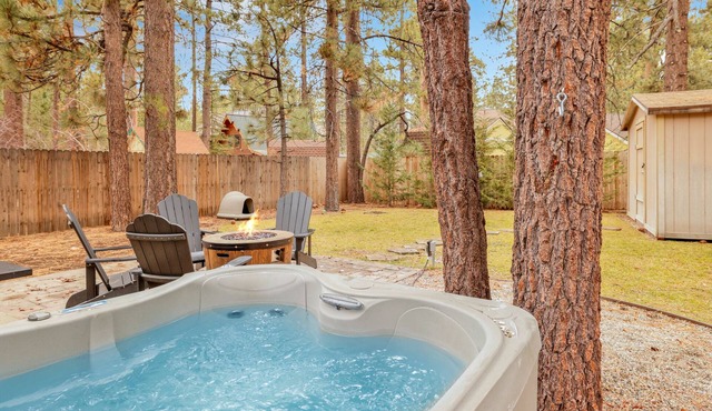 Beary Cozy Cabin w/Hot Tub- Walk to Lake Couple's Cottage