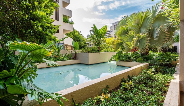 Beatiful apartment in Key Colony Condominium