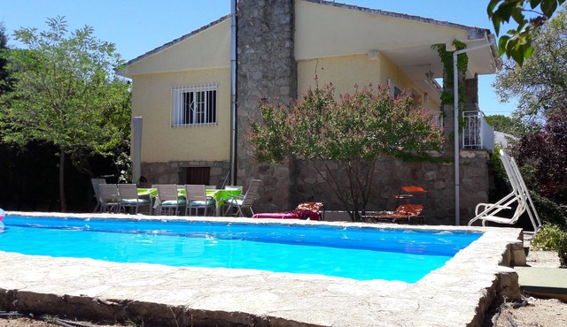 Beatifull Holiday Home Sierra Oeste Madrid, capacity 8-10, private pool