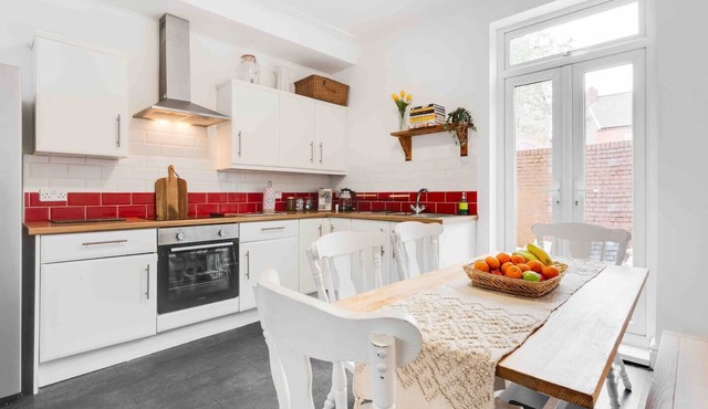 Beatles Retreat | Penny Lane | W/Patio | Parking