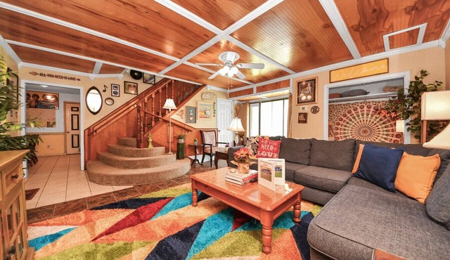 Beatles-Themed Retreat|Unique Stay in Channelview