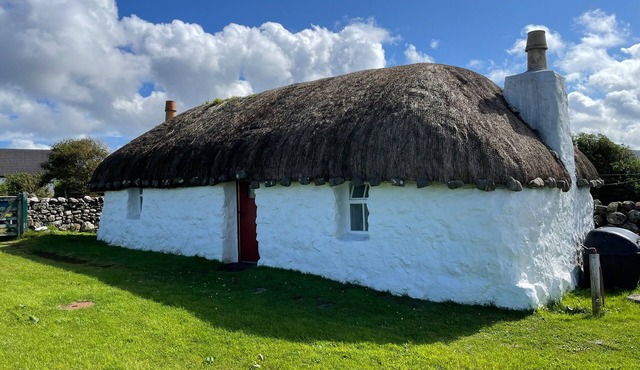 BEATON'S CROFT HOUSE - UIG SKYE, romantic, with open fire in Uig
