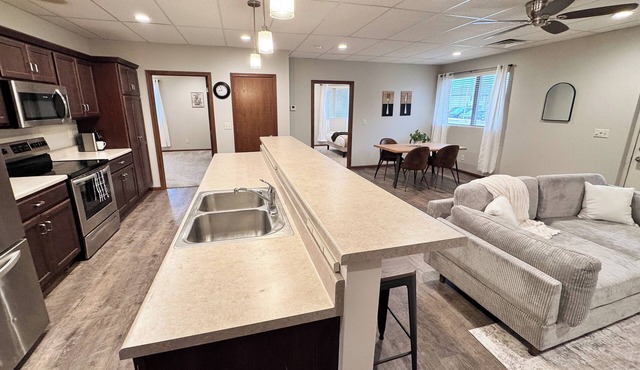 Beatrice Beauty - Remodeled 2 bed 2 bath in quiet neighborhood