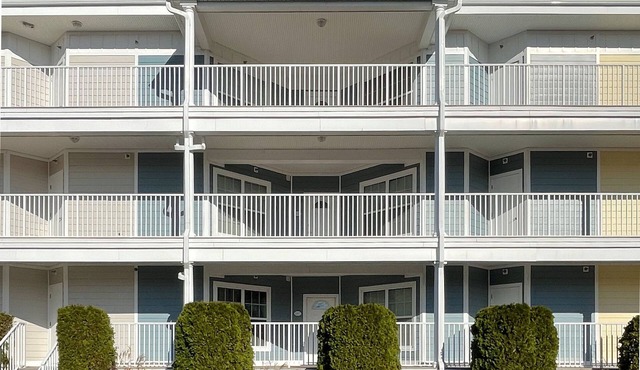 Beats Campin' - 1st Floor Water Front Condo,No Linens provided , Pool