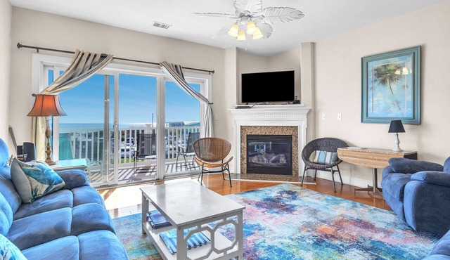 Beats Working: Condo with Community Pool Near OKI Pier and Restaurants