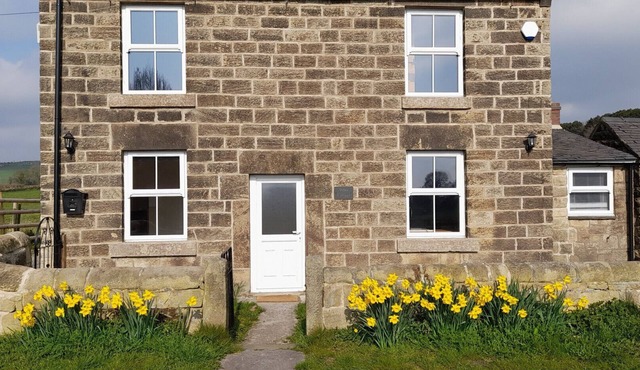 Beau Cottage - Two Bedroom House, Sleeps 3