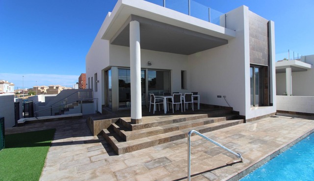 BEAUTIFUL NEW HYPER MODERN HOUSE 3 BEDROOMS WITH POOL 8M TO 4MN FROM THE SEA