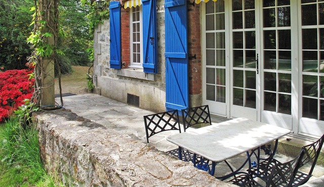 Beautiful private villa for 5 guests with private pool, WIFI, TV, terrace, pets allowed and park...