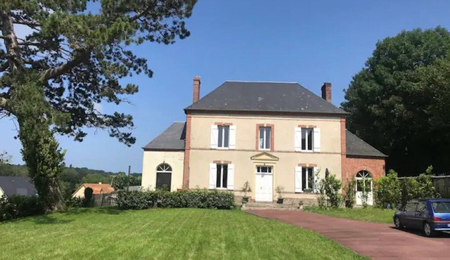 Beau Presbytère - Gonneville-sur-mer A la Campagne, Calme et Proche Bord de mer