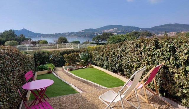 Beau studio cabine en rez de jardin dans résidence avec piscine