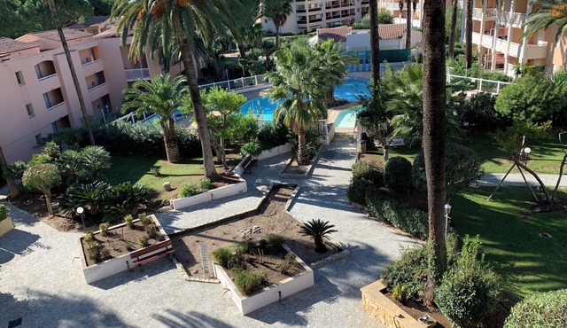 Beau T.2.clim. Vue Dégagée sur Jardin, Piscine. Parking et Tennis Gratuits