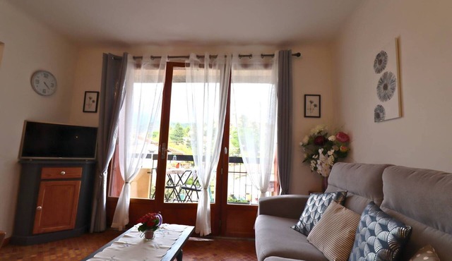 BEAU T2 AVEC TERRASSE GARAGE ET VUE DEGAGEE A VERNET LES BAINS