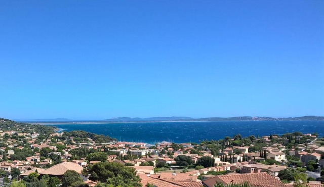 *** Beau T2 de 50 m2, grande terrasse vue mer, à 500m de la plage