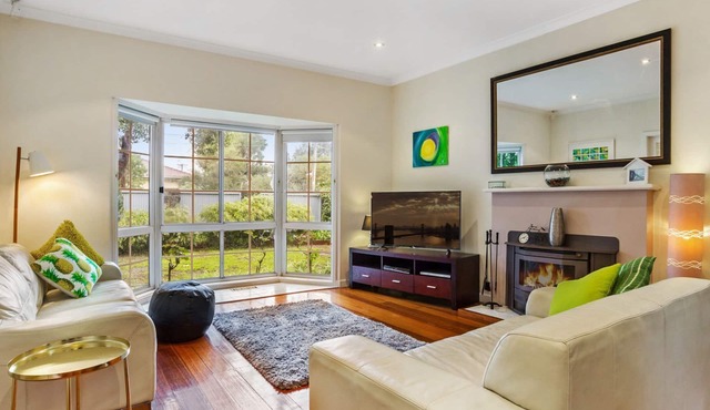 BeauBay Beaumaris House Lifestyle beach location. Private pool, garden. 4 bed