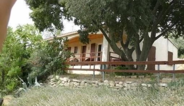 BEAUCAIRE Recent house surrounded by nature