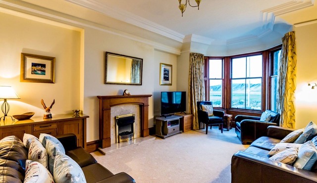 Beaufort House looking onto Golf Course - Pass the Keys