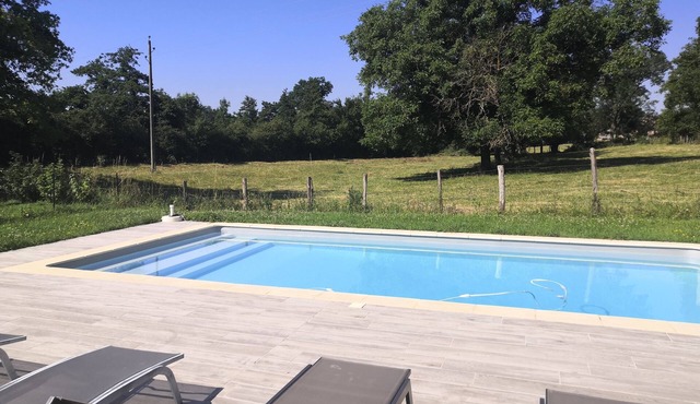 Beaujolais house with charm, pool, fireplace