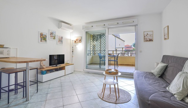 Beaulieu-sur-Mer, magnificent studio in quiet location, air-conditioning, parking, WiFi.