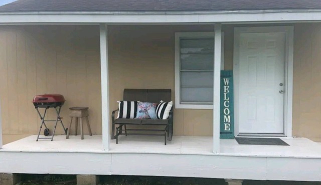 Beaumont Bungalow 1/1 Furnished/Pet Friendly-Nederland, Port Neches, Port Arthur