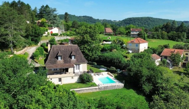 BEAUSEJOUR: Large house with garden & swimming pool near village with all amenities