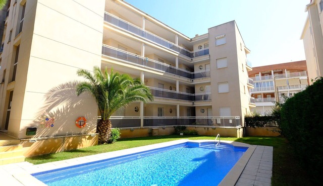 Beautiful apartment for 5 guests with pool, A/C, TV, balcony and pets allowed