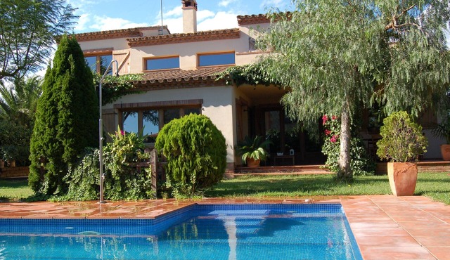 Beautiful villa with pool in Hospitalet de l'Infant for 8 or 10 people
