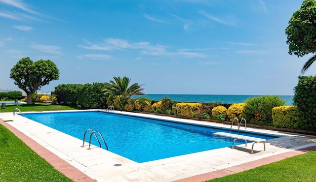 Beautiful apartment for 6 guests with pool, WIFI, TV and balcony