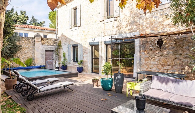 Beautiful private villa for 8 guests with WIFI, private pool, TV, terrace, pets allowed and park.