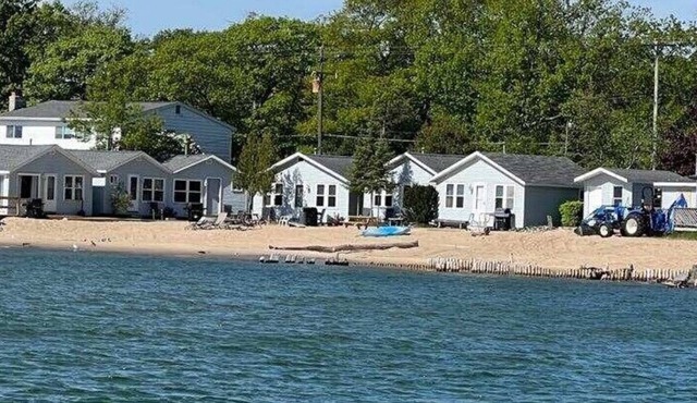Beautiful Miami Beach resort - your view is the Lake Huron beach!