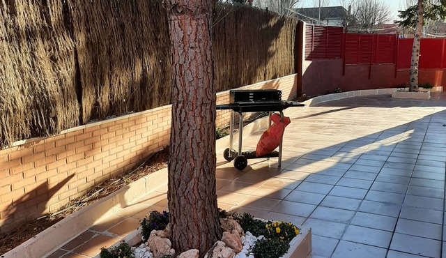 Beautiful villa in a quiet area, 15 minutes from Madrid.