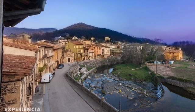 Beautiful town house with garden and barbecue with capacity for 12 people