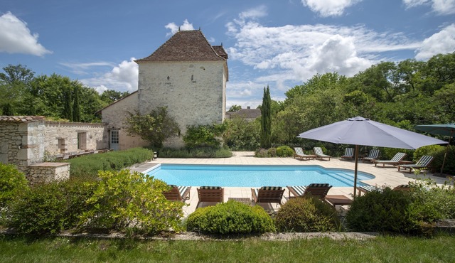 Beautiful guesthouse set in 35 acre estate with heated pool and tennis court