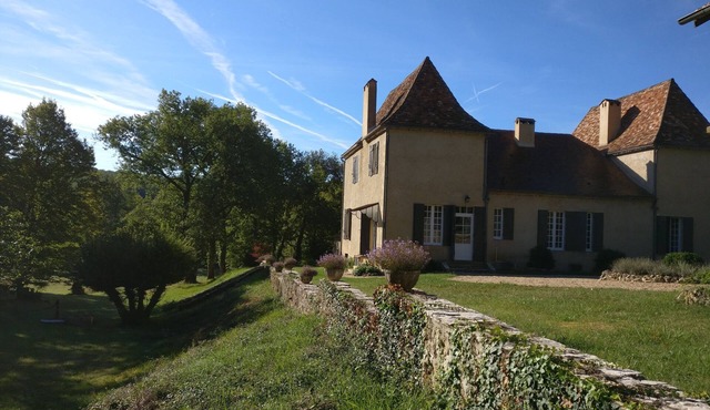 Beautiful Mansion surrounded with privacy and all convenience you wish for