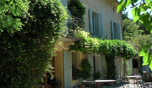 BEAUTIFUL MAS EN PROVENCE FOR 12 PEOPLE. PARK, POOL, TO PROVIDE QUALITY