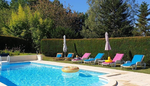 Beautiful Country House, Large Heated Private Pool, Gardens, Play Area