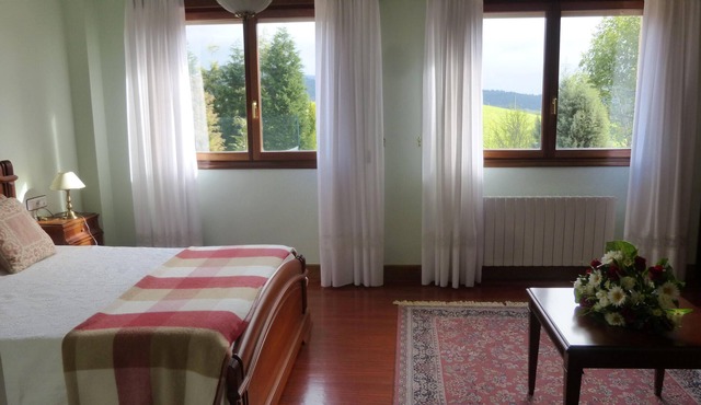 BEAUTIFUL HOUSE IN VALLE DE AYALA WITH GARDEN AND TENNIS COURT