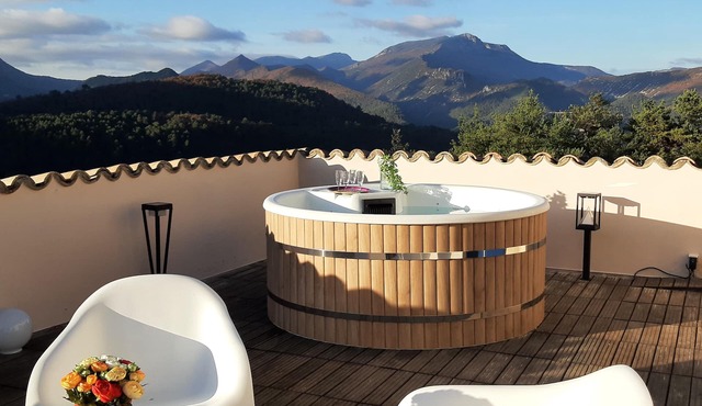 Beautiful Mas with private Spa and swimming pool, in the heart of nature in Drôme Provençale