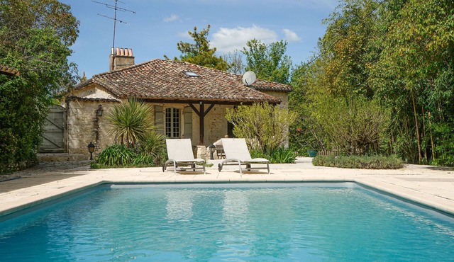 Beautiful Old Bastide with private pool and heated Nordic bath, near Montcuq