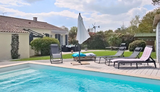 Beautiful private villa for 6 people with WIFI, private pool, TV, terrace, pets allowed and park.