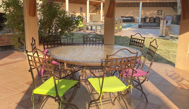 Beautiful single storey house of 160 m2 fully fenced with swimming pool