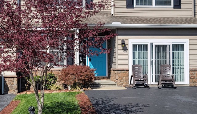 Beautiful townhouse 10 minutes from Lancaster city and Dutch Wonderland