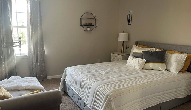 Beautifu 3-bedroom house with WiFi and AC in delightful Charlotte
