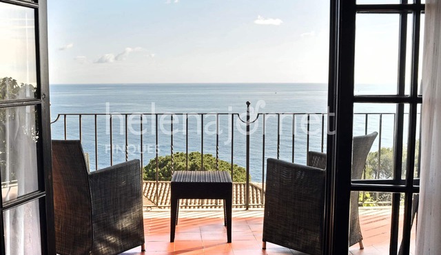 Beautiful villa with private pool and impressive sea views