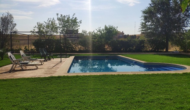 Beautiful villa with garden, barbecue and pool