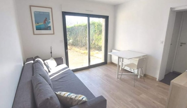 Beautiful house on the edge of vineyards 10 minutes from the quays of Bordeaux