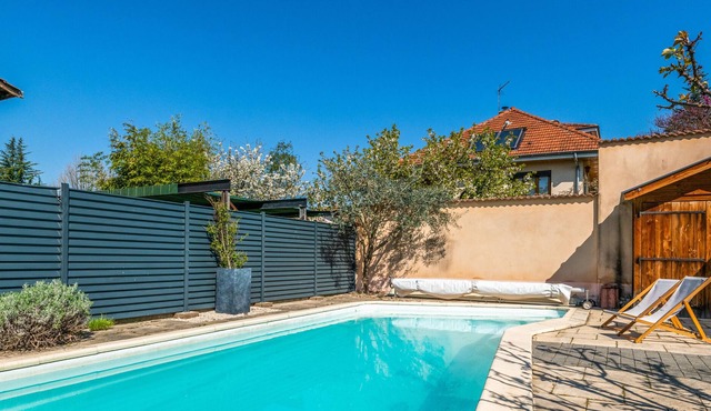 Beautiful villa with pool nearby Lyon - Welkeys