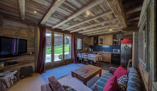 Beautiful 4* flat in a chalet with shared sauna, 300 meters from the slopes