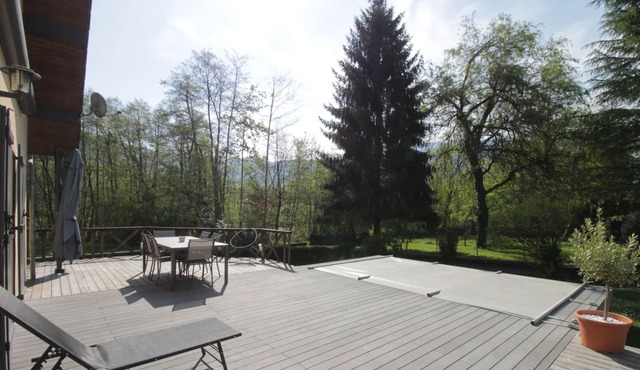Beautiful family home av. heated swimming pool a few steps from Lake Aiguebelette