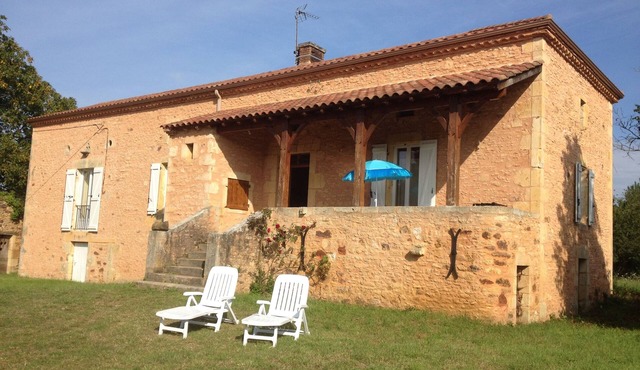 Beautiful 19th century stone country house on 20 ha- Near Bonaguil